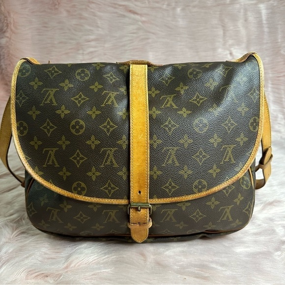Louis Vuitton Saumur 35 Monogram Crossbody Messenger Bag - Picture 3 of 16